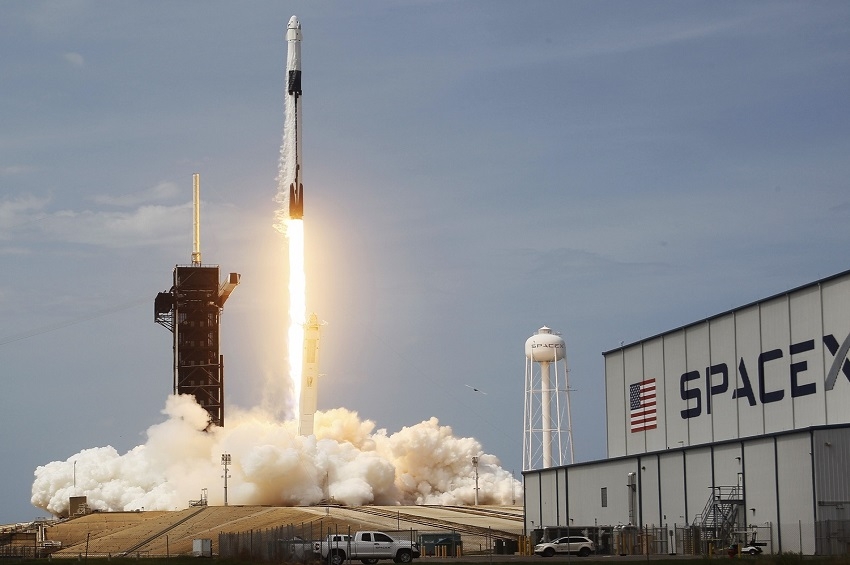 ยูซาคุ มาเอะซาวะ เปิดรับสมัครผู้เข้าร่วมภารกิจบินผ่านดวงจันทร์ครั้งแรกบนจรวด Starship ของ SpaceX ในปี 2566