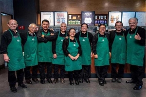 Starbucks ที่เม็กซิโก สาขานี้ พนักงานต้อง 60 อัพ เท่านั้น